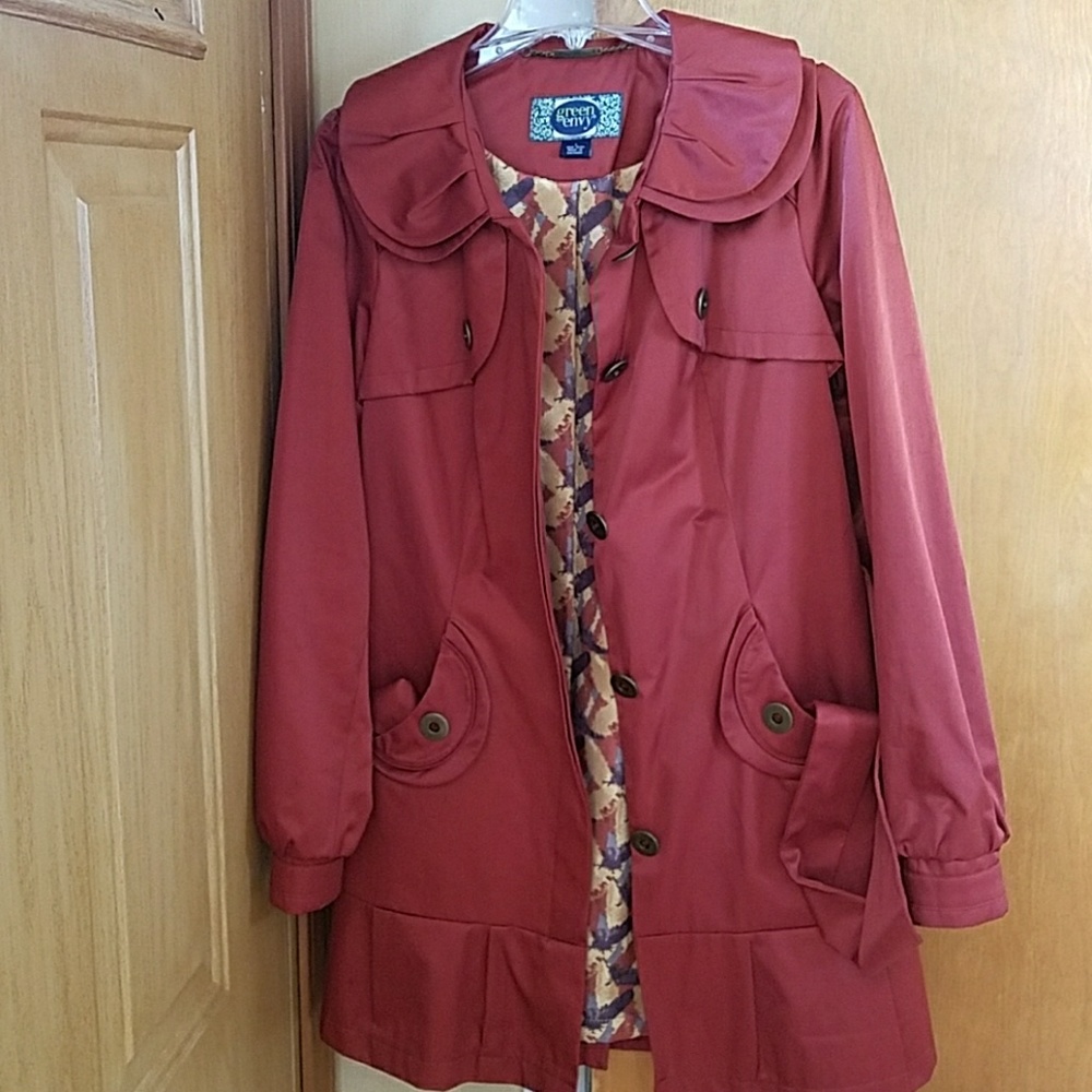 Fashionable rain and shine coat